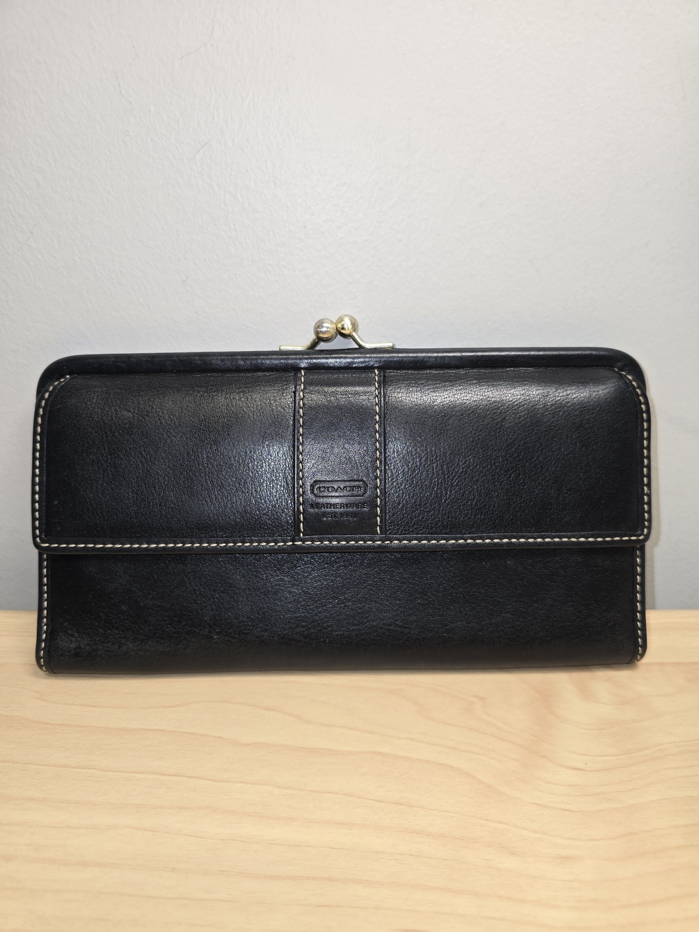 COACH Vintage Black Leather Kiss-Lock Snap Long Bifold Wallet Contrast Stitching